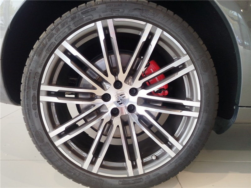 PORSCHE MACAN TURBO 3.6 V6 400 CH de 2015 avec 118 740 km | Occasion proche Lyon