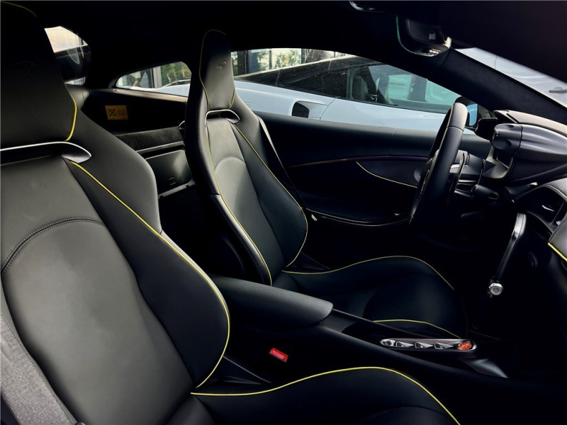 MCLAREN MCLAREN ARTURA V6 3.0 680CH de 2024 avec 3 275 km | Occasion proche Lyon