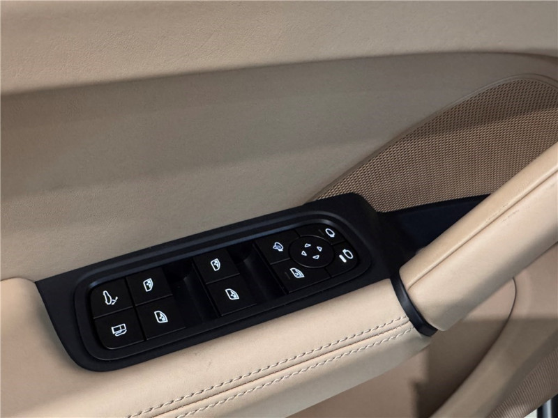 PORSCHE CAYENNE E-HYBRID 3.0 V6 470 CH de 2024 avec 22 000 km | Occasion proche Lyon