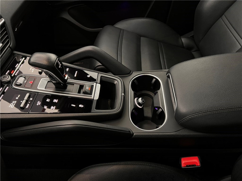 PORSCHE CAYENNE E-HYBRID 3.0 V6 462 CH TIPTRONIC BVA de 2021 avec 69 000 km | Occasion proche Lyon