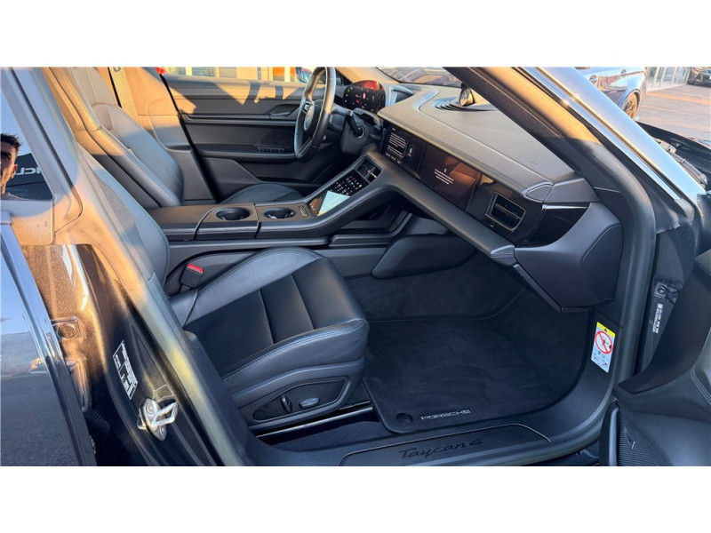 PORSCHE TAYCAN 4 476 CH de 2023 avec 76 000 km | Occasion proche Lyon