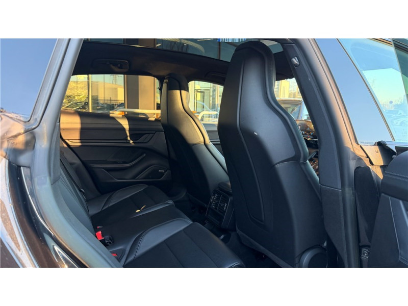 PORSCHE TAYCAN 4 476 CH de 2023 avec 76 000 km | Occasion proche Lyon