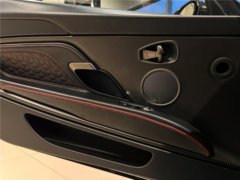 ASTON MARTIN DBS 5.2 BITURBO V12 de 2019 avec 40 700 km | Occasion proche Lyon