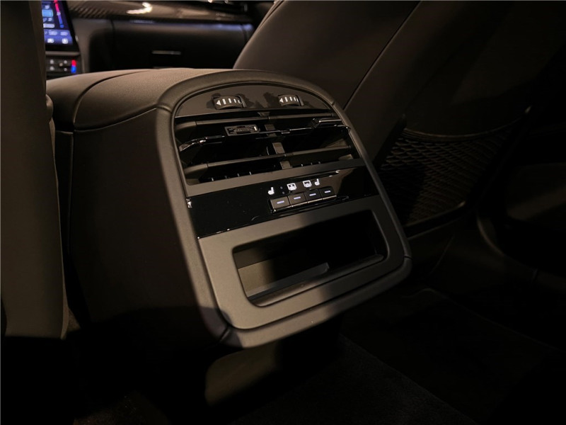 MASERATI QUATTROPORTE V8 580 CH de 2023 avec 7 200 km | Occasion proche Lyon
