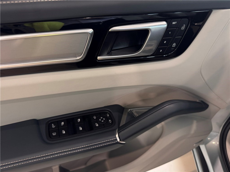 PORSCHE CAYENNE E-HYBRID 4.0 V8 680 CH TIPTRONIC BVA de 2022 avec 40 800 km | Occasion proche Lyon