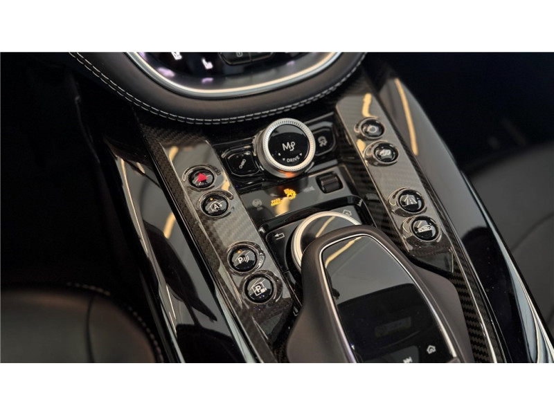 ASTON MARTIN DBX 4.0 BITURBO V8 de 2023 avec 38 000 km | Occasion proche Lyon