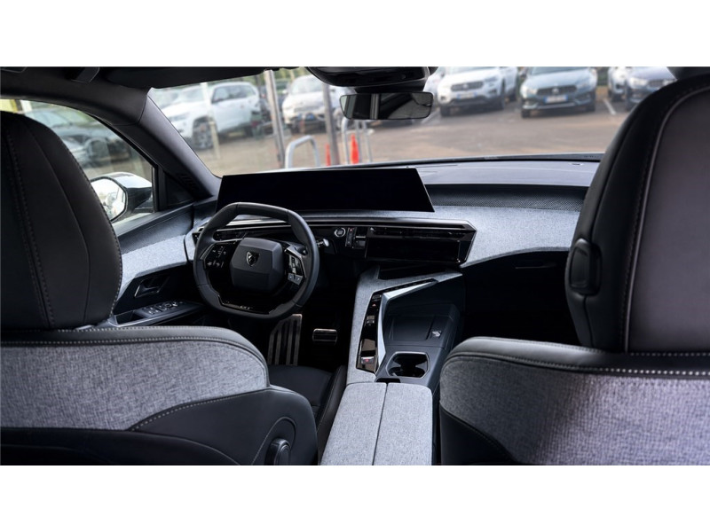 PEUGEOT 5008 HYBRID 145 E-DCS6 de 2025 avec 12 000 km | Occasion proche Lyon